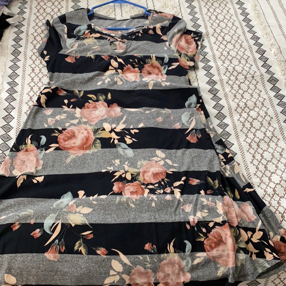 Tripped flowered midi dress